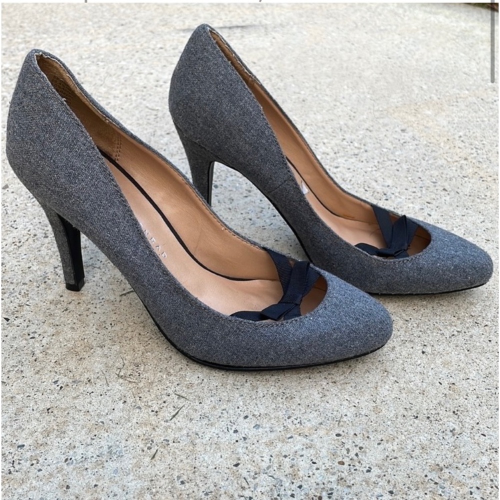 Lauren Conrad Gray Bow Pumps Ella Felted Wool 3.5" Heels size 7.5M